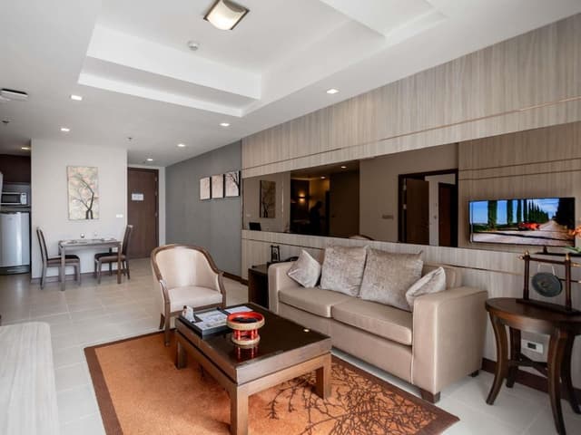 Grand Suite, 1 King Bed, Balcony (Living Room)
