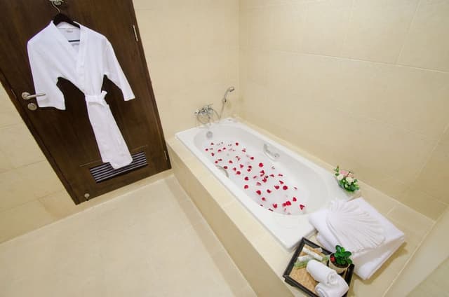 Grand Suite, 1 King Bed, Balcony (Living Room)