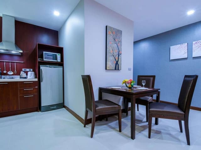 Grand Suite, 1 King Bed, Balcony (Living Room)