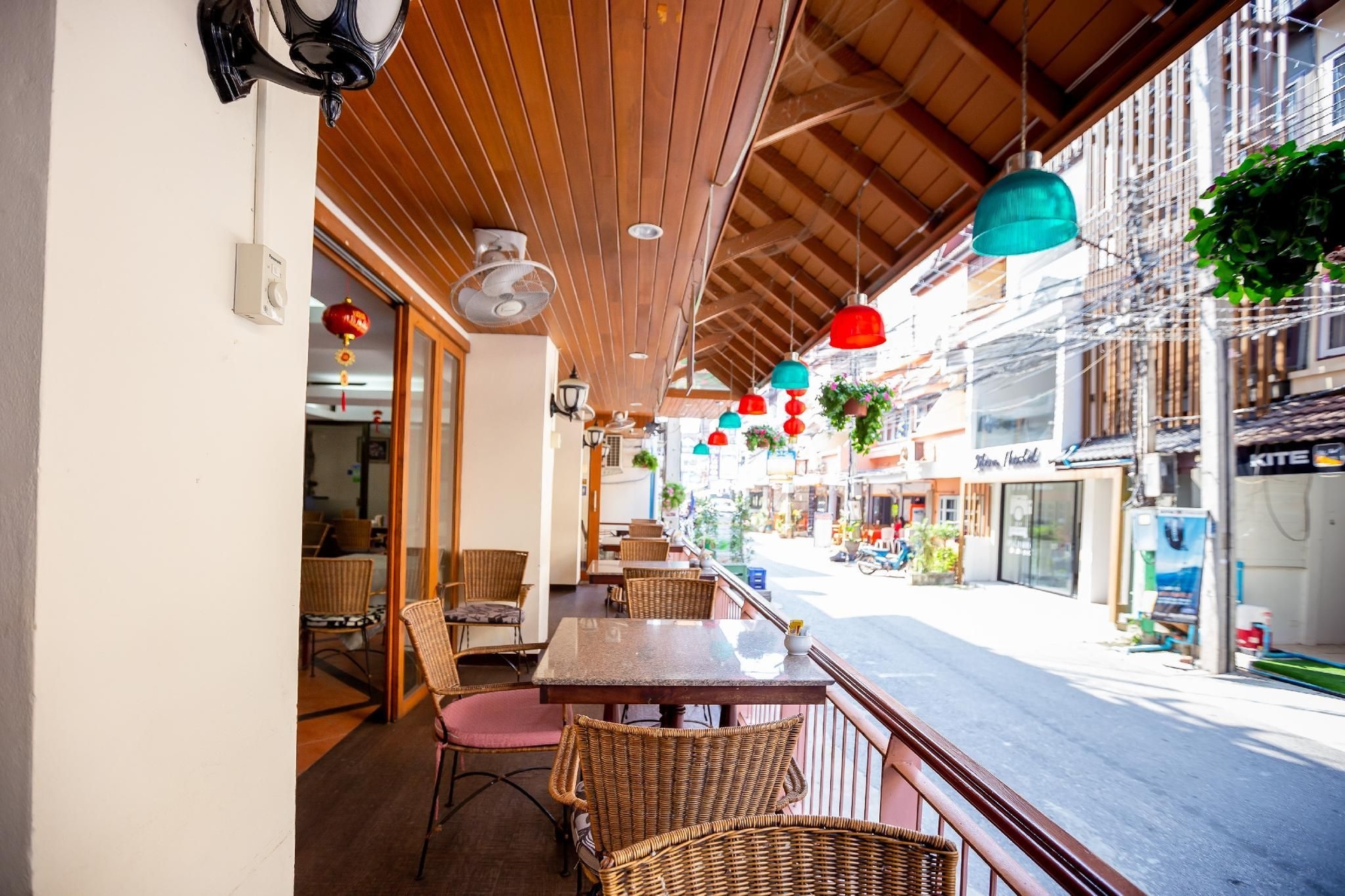 ทิพย์อุไร บีช โฮเทล (Thipurai Beach Hotel)1