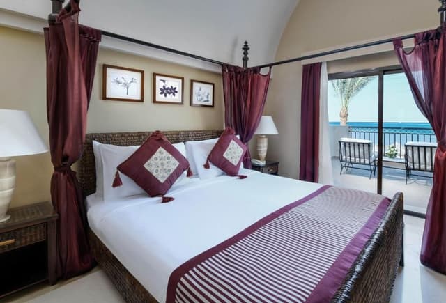 Junior Suite, Queen Bed, Pool or Sea View
