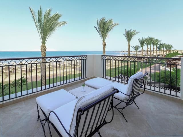 Junior Suite, Queen Bed, Pool or Sea View