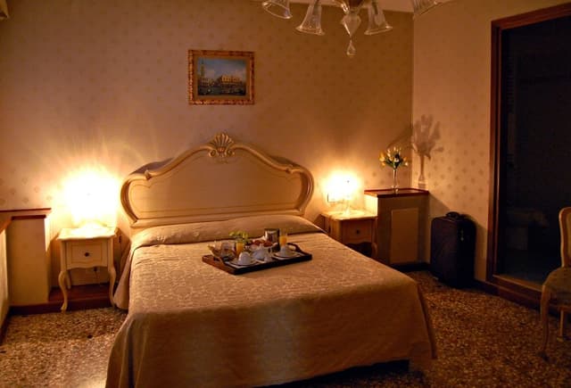 Basic Double Room, 1 Large Twin Bed