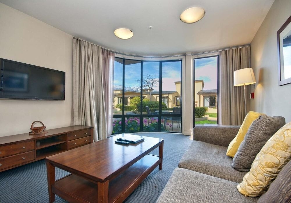 The Beacon - 2 Bedroom Town Center Apartment3
