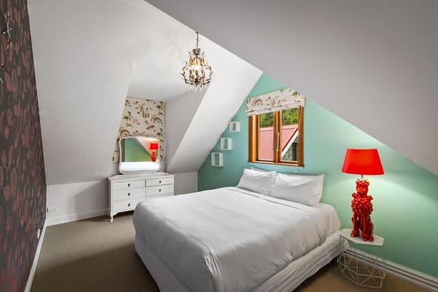 House, 6 Bedrooms