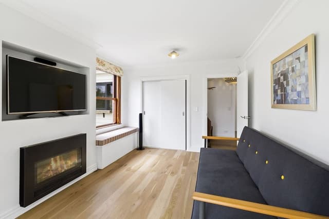 House, 6 Bedrooms