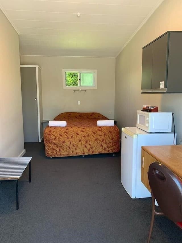 Room (Budget)