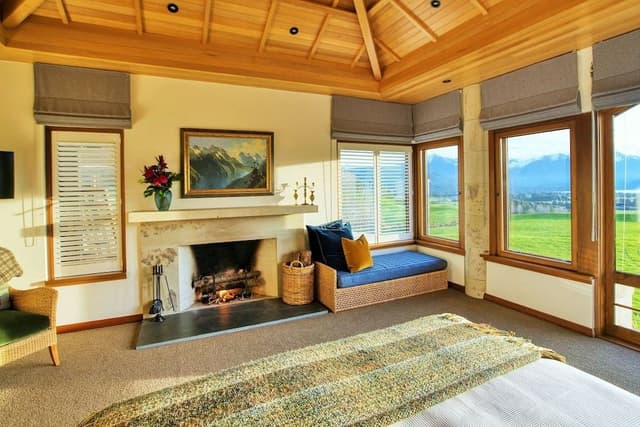 Deluxe Room, 1 King Bed, Lake View