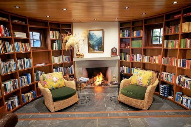 Deluxe Room, 1 King Bed, Lake View