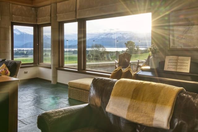 Deluxe Room, 1 King Bed, Lake View