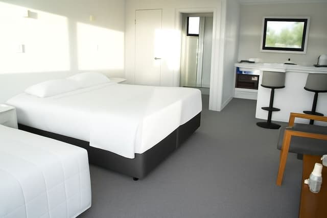 Studio Unit (12 - 15)