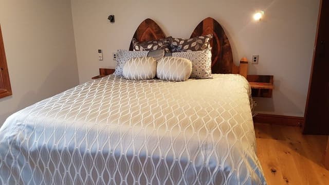 Deluxe Double Room, 1 King Bed, Ensuite (Lotus)