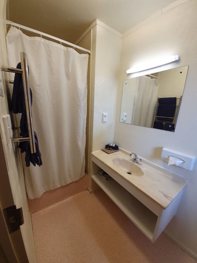 Comfort Twin Room, Refrigerator & Microwave