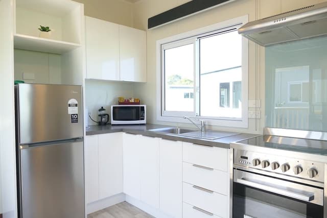 Premium Single Room, 1 Queen Bed, Non Smoking, Private Bathroom