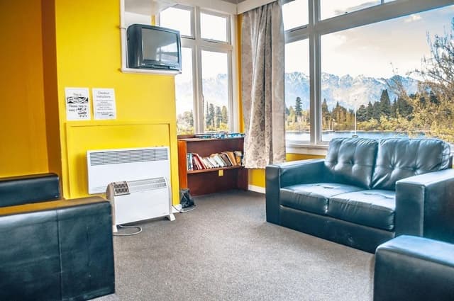 6 Beds Female Dormitory