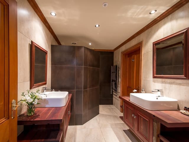 Coronet Suite