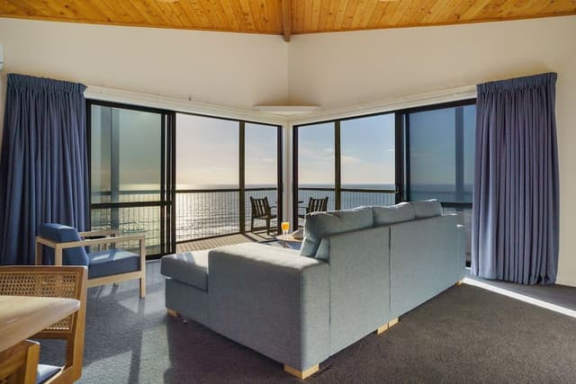 Deluxe Chalet, 2 Bedrooms, Kitchenette, Ocean View (Chalet)
