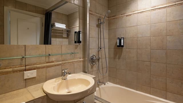 2 bedroom 2 bathroom apartment, Lake view