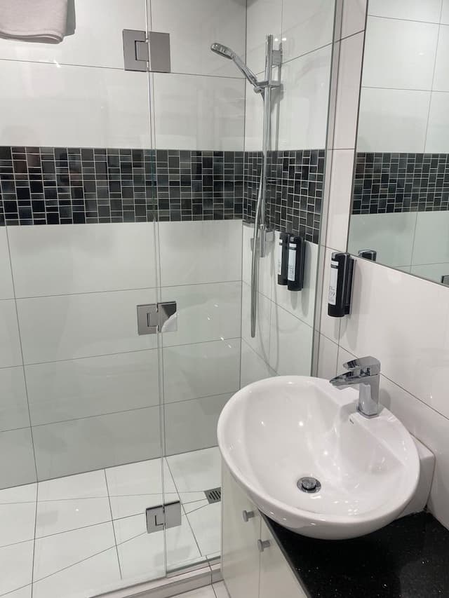 2 bedroom 2 bathroom apartment, Lake view