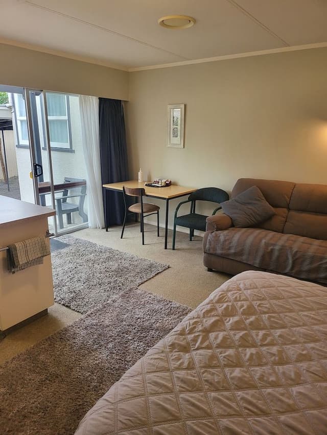 Extra Large Studio Unit