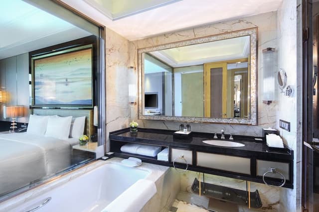 Deluxe Suite, River View