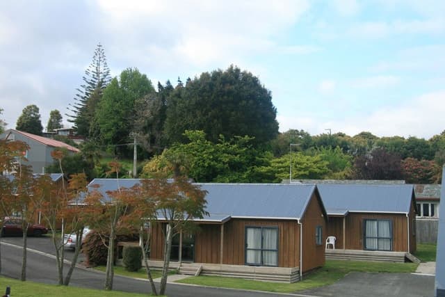 Chalet (1 Queen Bed and 3 Single Beds)