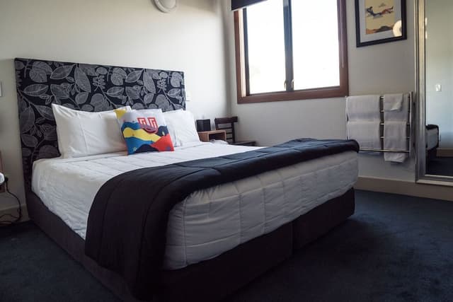 Queen Studio with Private Bathroom