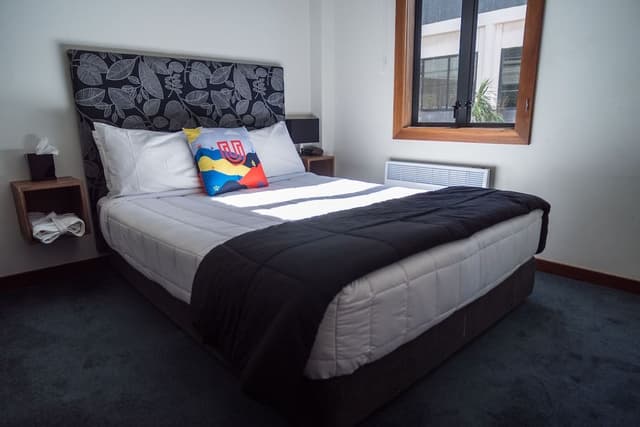 Queen Studio with Shared Bathroom