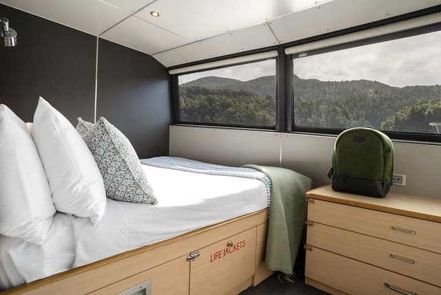 Captain Cook Cabin - Deluxe King Room