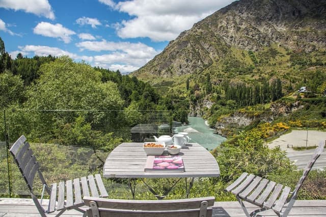 Luxury Villa, 4 Bedrooms, River View, Garden Area