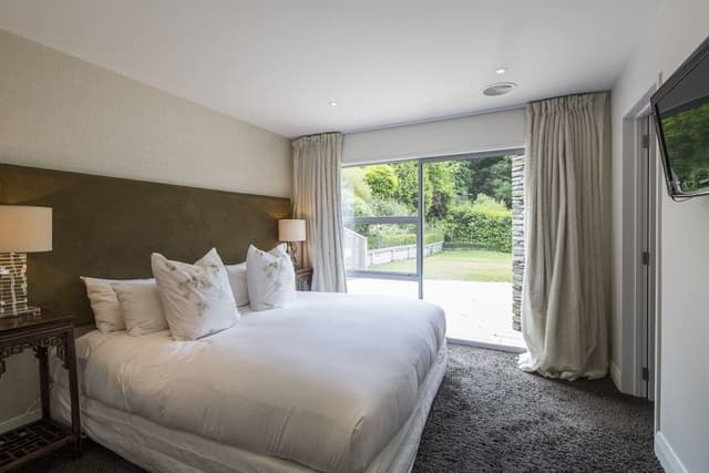 Luxury Villa, 4 Bedrooms, River View, Garden Area