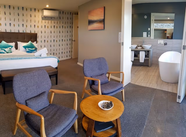 Lake View Suite