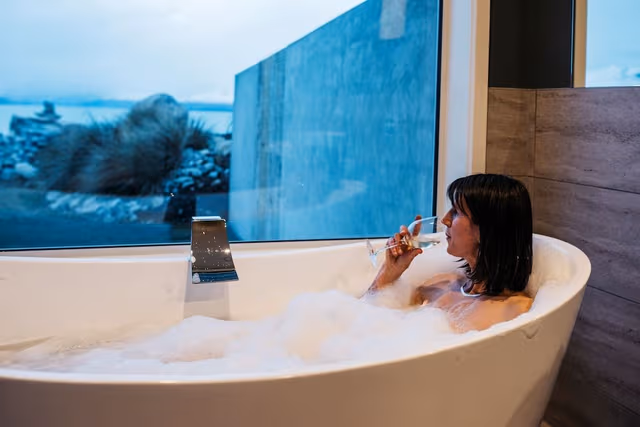 Lake View Suite