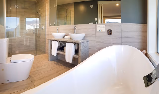 Lake View Suite