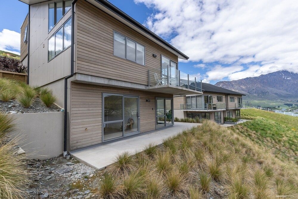 Executive Living in Bluewater2