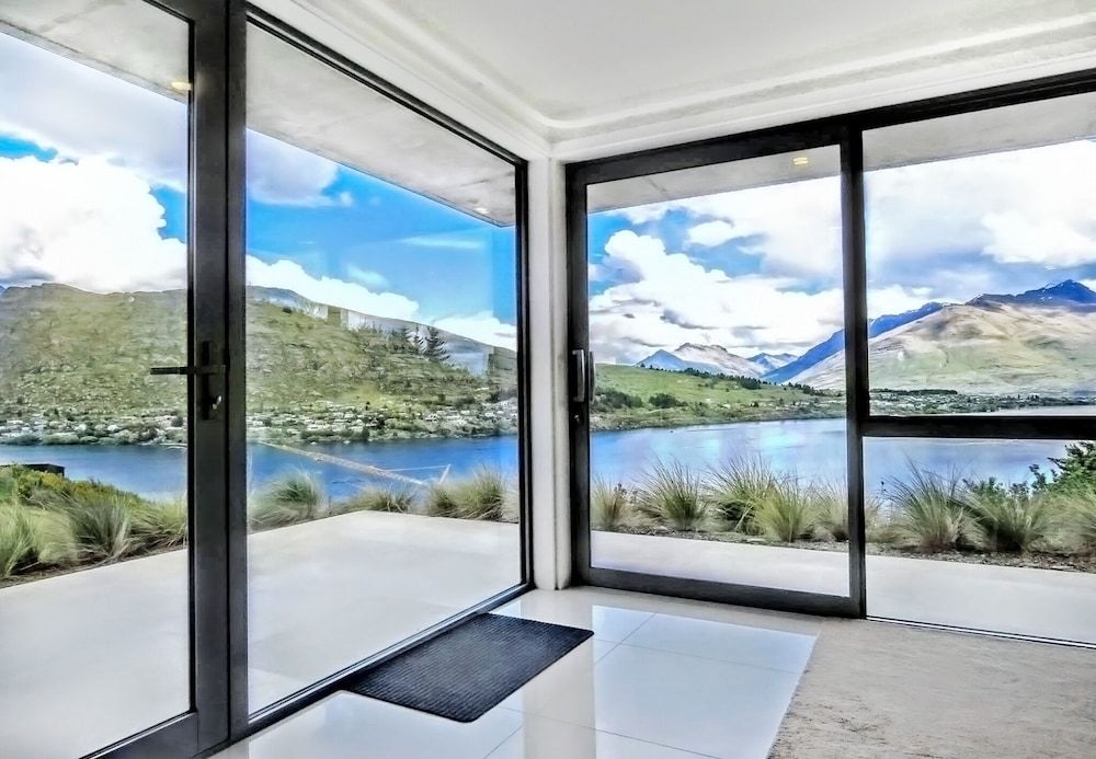 Executive Living in Bluewater1