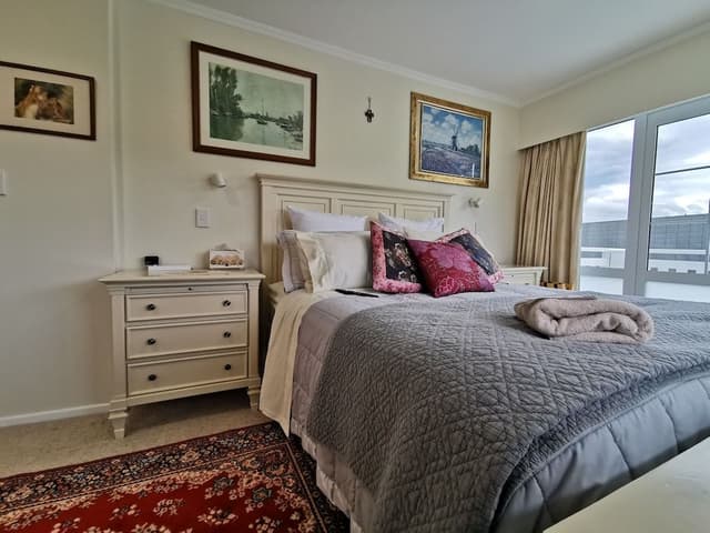 Superior Room, 1 Queen Bed, Ensuite, Lake View