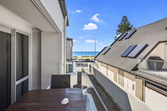 Apartment, 2 Bedrooms, Partial Sea View