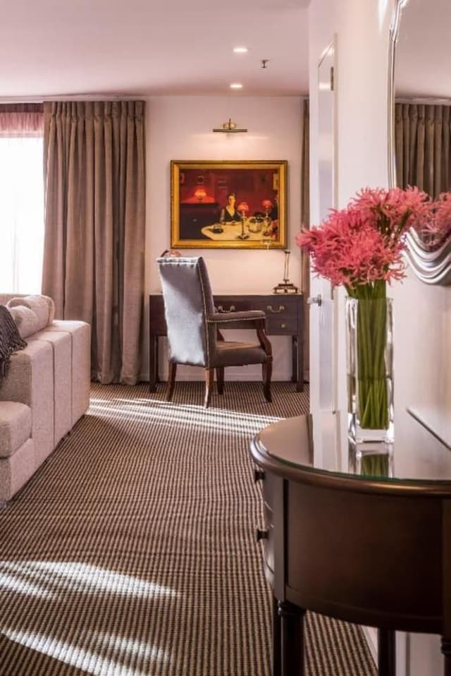 Penthouse One-Bedroom Apartment