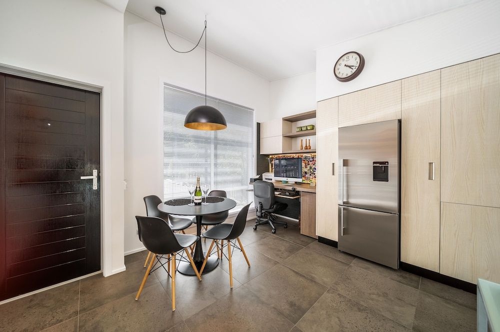 Lake View Greenstone Luxe Apartment2