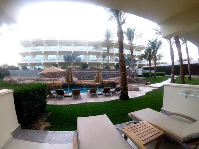Swim-Up Room