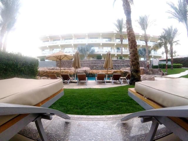 Swim-Up Room