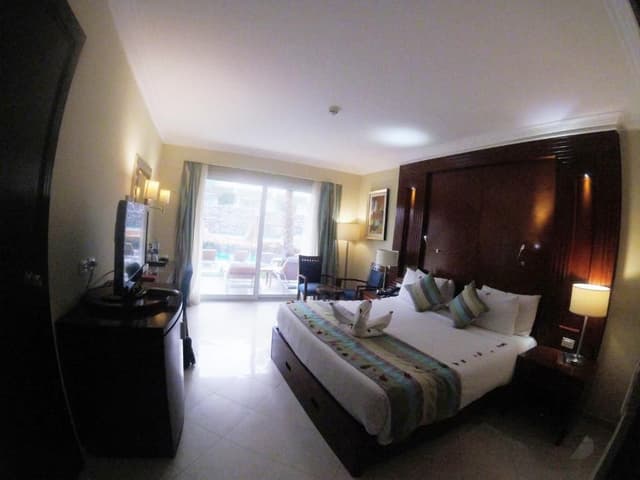 Swim-Up Room