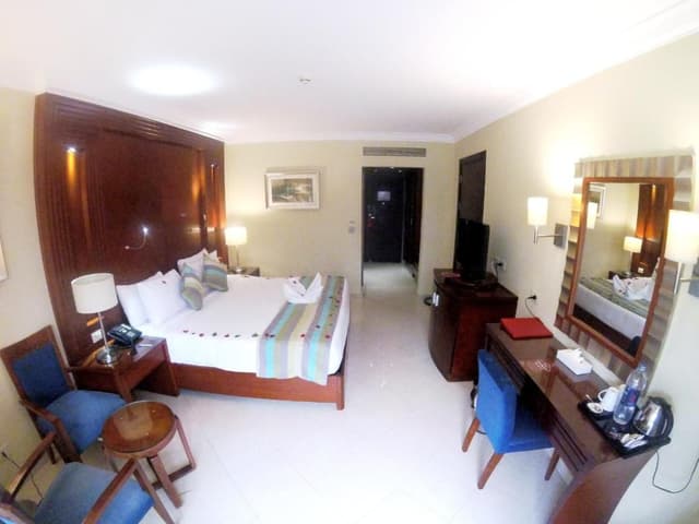 Swim-Up Room