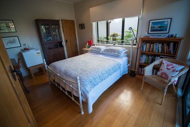 Queen Room, Garden View