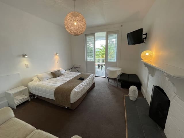 Premium Room, Shared Bathroom (Bayside King)