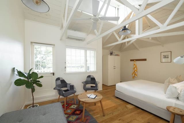 Signature Room, 1 King Bed, Balcony (Room 2)
