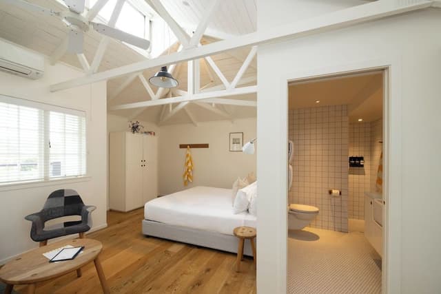 Signature Room, 1 King Bed, Balcony (Room 2)