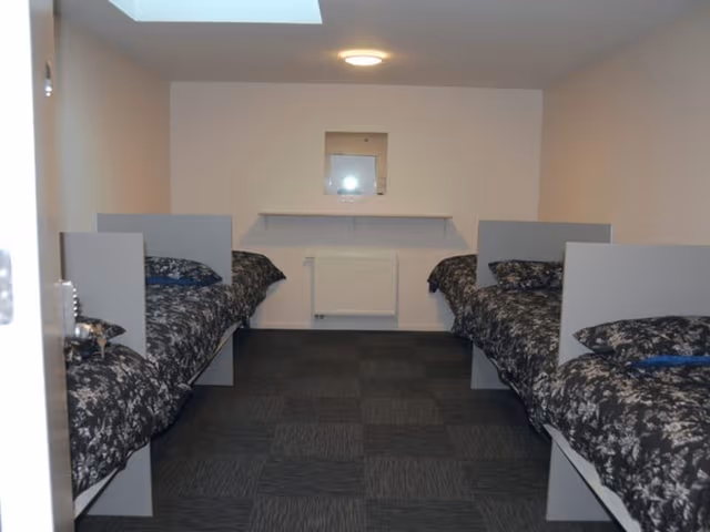 6 Bed Room