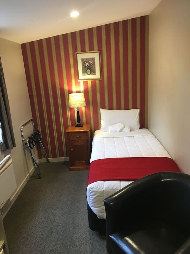 Studio, Accessible (Unit 7 - Two Room Access Studio)